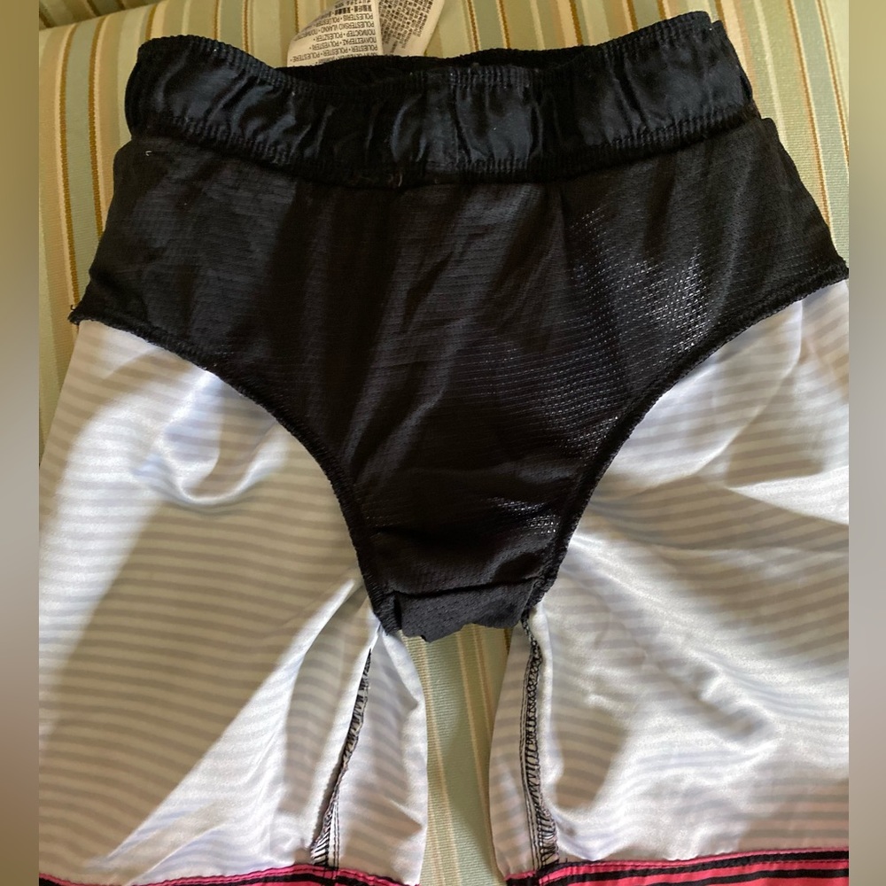 HURLEY KIDS 2-PIECE SWIM SET UPF 50+ LONG SLEEVE SHIRT & TRUNKS SIZE 5/6 🌟EUC🌟 - Picture 12 of 16